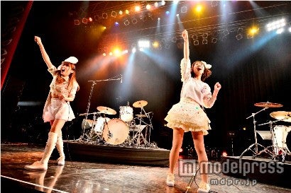 ライブイベント「unBORDE Xmas PARTY」に登場したバンドじゃないもん！／all photo by 橋本塁