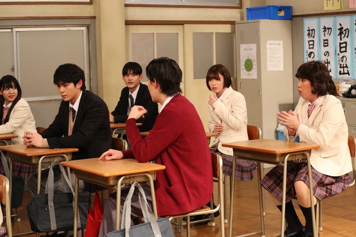 眞栄田郷敦・白石聖ら「学園コント・せい子ちゃん」(C)フジテレビ