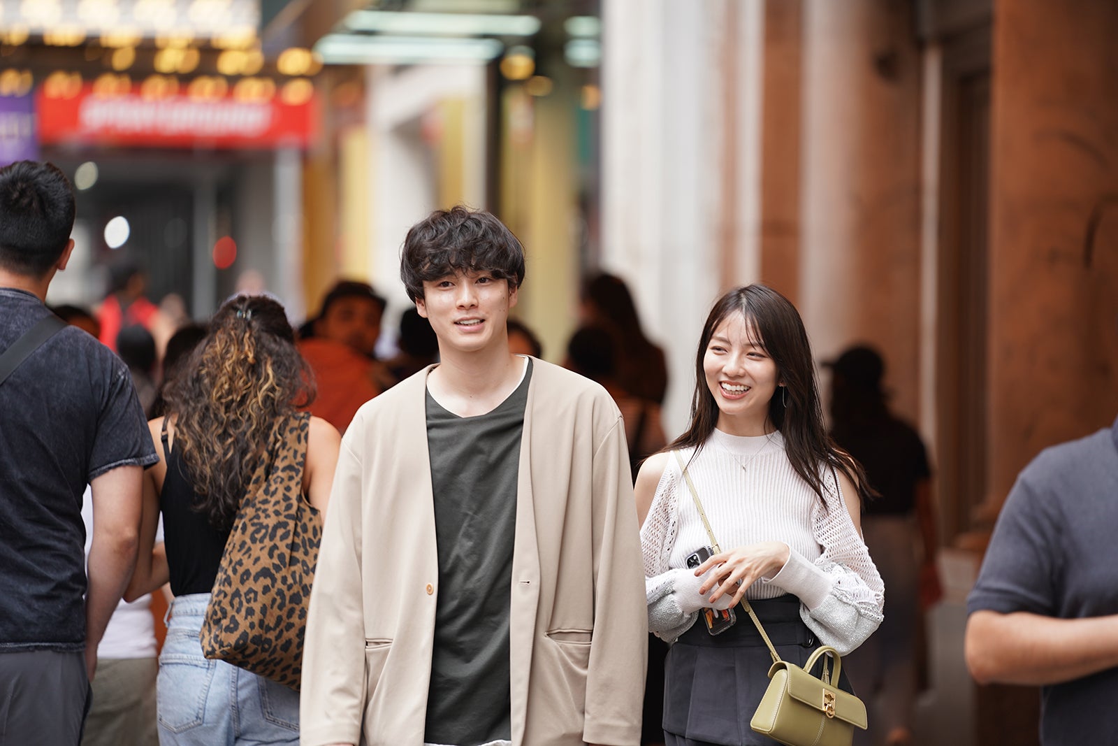 柾木玲弥、小島梨里杏「恋愛ドラマな恋がしたい in NEW YORK」第1話（C）AbemaTV, Inc.