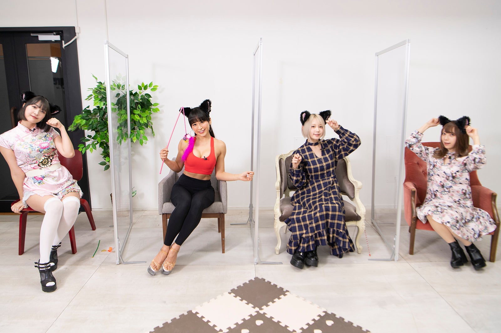 白雪りら、KURUMI、篠崎こころ、宮本彩希  （C）テレビ大阪