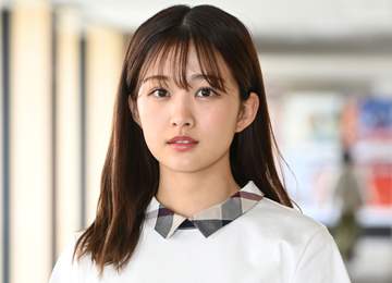 「可愛さが世界にバレる」W杯現地取材の美人アナ「急な大雨に打たれへろへろですが」現地報告ショットに反響「可愛すぎる」「髪下ろしてるの珍しい」