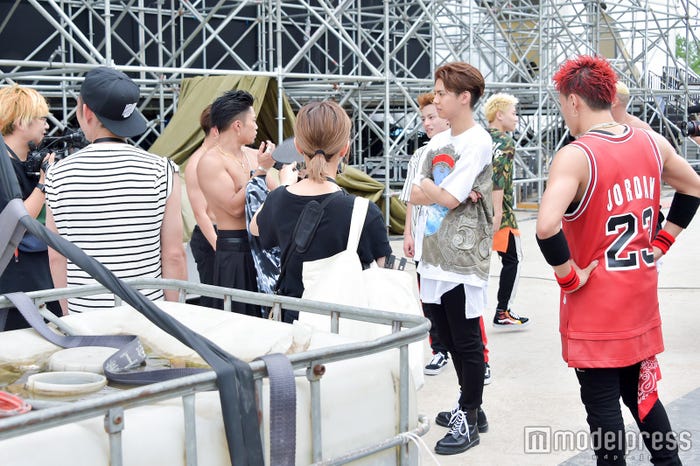 本番直後、舞台裏でのGENERATIONS from EXILE TRIBE(C)モデルプレス