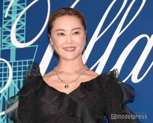 観月ありさ、夫・青山光司氏との結婚10周年を報告 豪華“記念日ショット”に「憧れる」「流石」の声