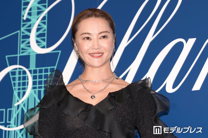 観月ありさ、原宿で美脚披露「スタイル良すぎ」「脚長い」と反響続々