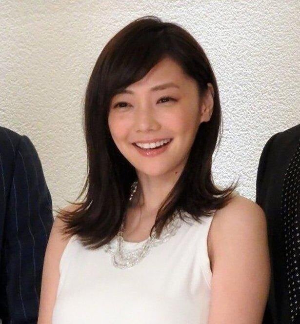 倉科カナ 透明感溢れるスマイルshot披露 濡れた髪にタオルを掛けた可愛すぎる姿に 可愛いすぎて反則 モデルプレス