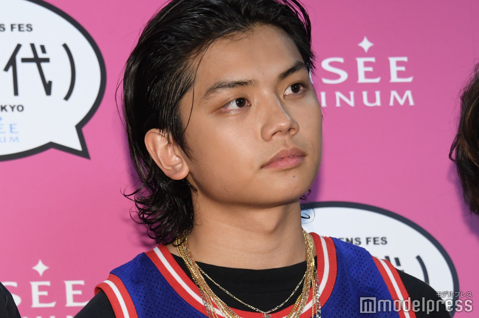 ヤングスキニー／しおん（C）モデルプレス