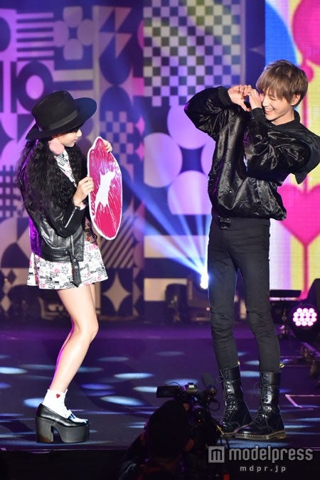 キュートなポージングを披露