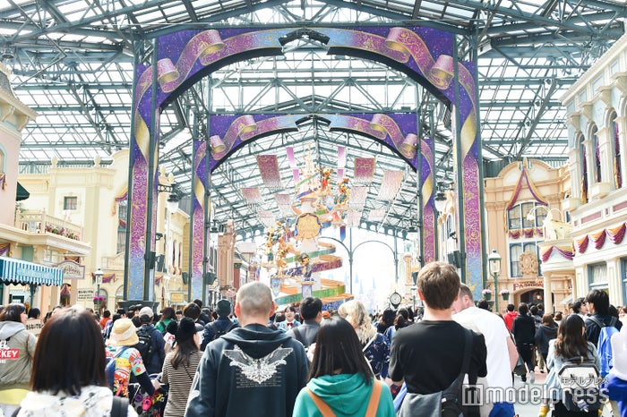 メインストリートも35周年仕様に(C)モデルプレス(C)Disney