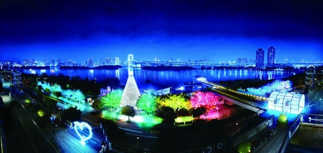 お台場イルミ“YAKEI”が「ラ・ラ・ランド」カラーに マジックアワーの幻想的な光も表現