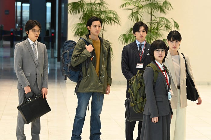 (左から)岡山天音、竜星涼、新田真剣佑、高畑充希、橋本愛/「同期のサクラ」最終話より(C)日本テレビ