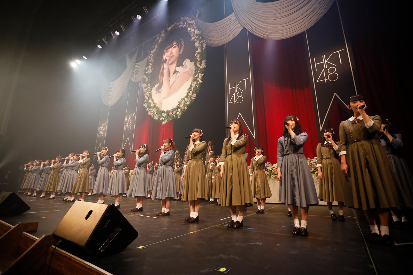 「HKT48九州7県ツアー ～あの支配人からの、卒業。～」夜公演の様子（C）AKS