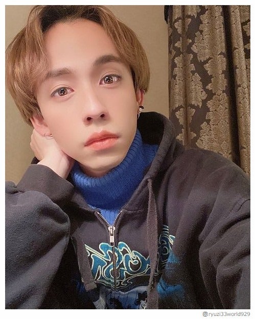 りゅうちぇる「目の色が毎日変わる」自撮り写真に反響「雰囲気違う」「カラコンかと思った」