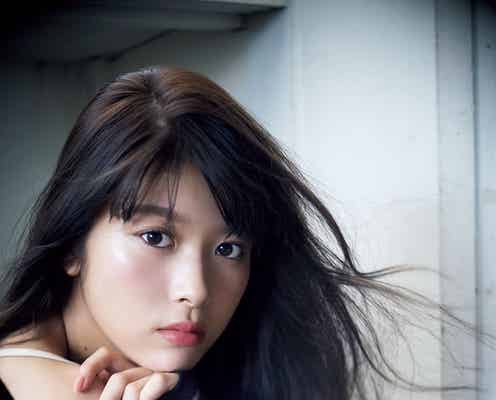 馬場ふみか、へそだしキャミソールで新境地セクシー