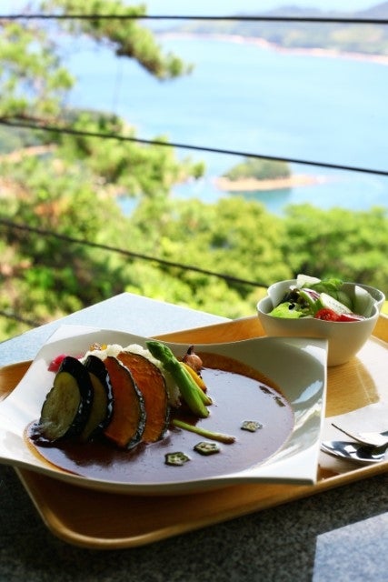 愛媛・大島「遠見茶屋」絶景展望カフェの25食限定絶品カレーが気になる！