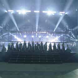 欅坂46「誰がその鐘を鳴らすのか？」ライブ映像より（提供画像） 欅坂46「誰がその鐘を鳴らすのか？」ライブ映像より（提供画像）