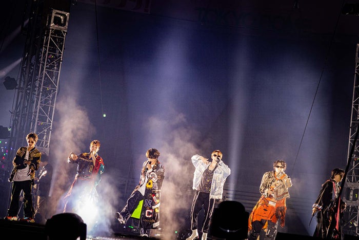 SixTONES、 異例の“50分MC” 同ツアーに懸ける想い・6人が描くさらなる夢「死ぬ気でやりました」【「VVS」ライブレポート】