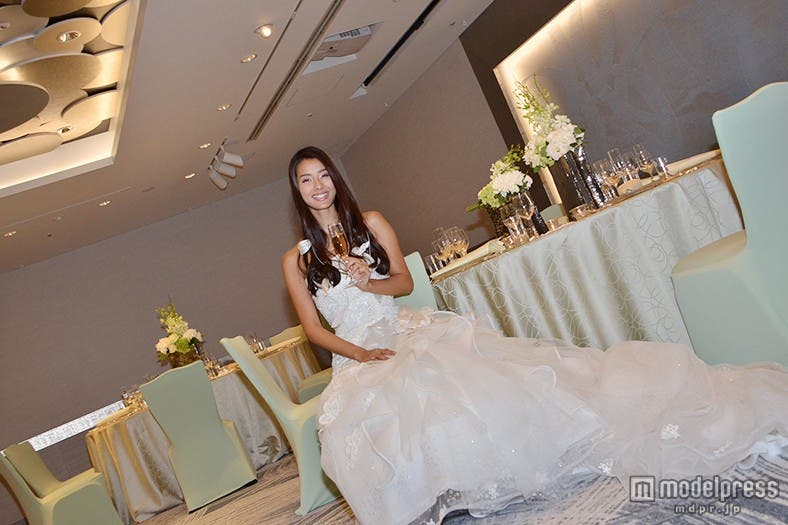 シルバーを基調とした宴会場「S」(エス)