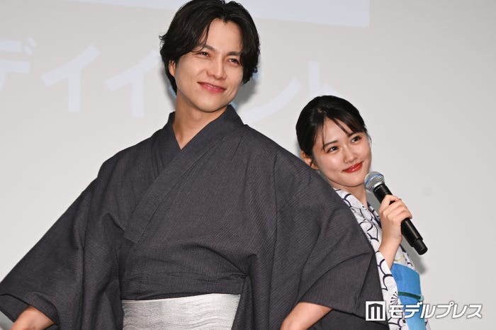 浴衣姿で登壇した重岡大毅、原菜乃華(C)モデルプレス