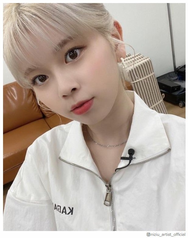 NiziUリク、小顔際立つポニーテール姿が可愛い 新ヘアにも注目集まる