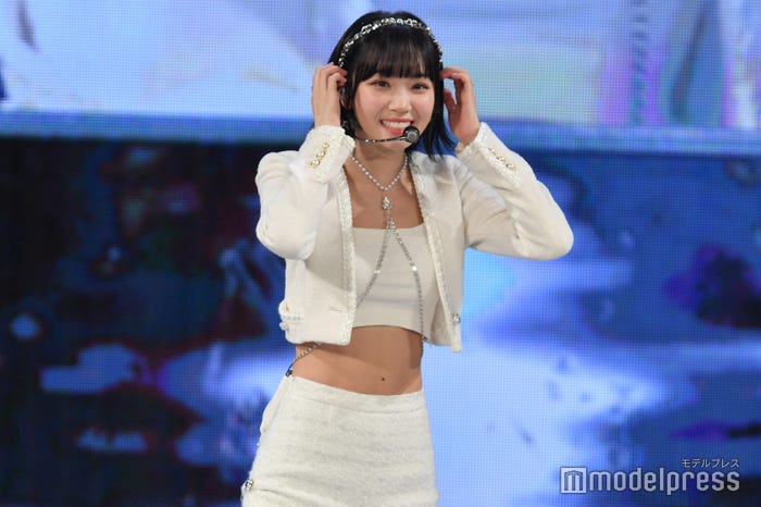 「新人歌手新春シャンソンショー」を無限ループするCHAEWON (C)モデルプレス