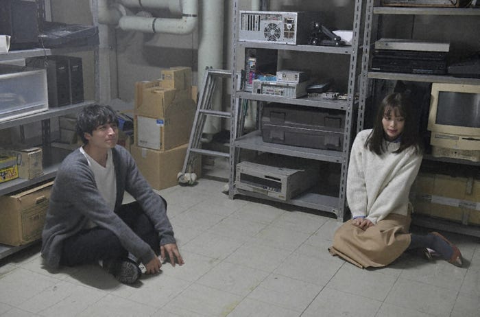 小関裕太、内田理央/「来世ではちゃんとします」第5話より(C)「来世ではちゃんとします」製作委員会