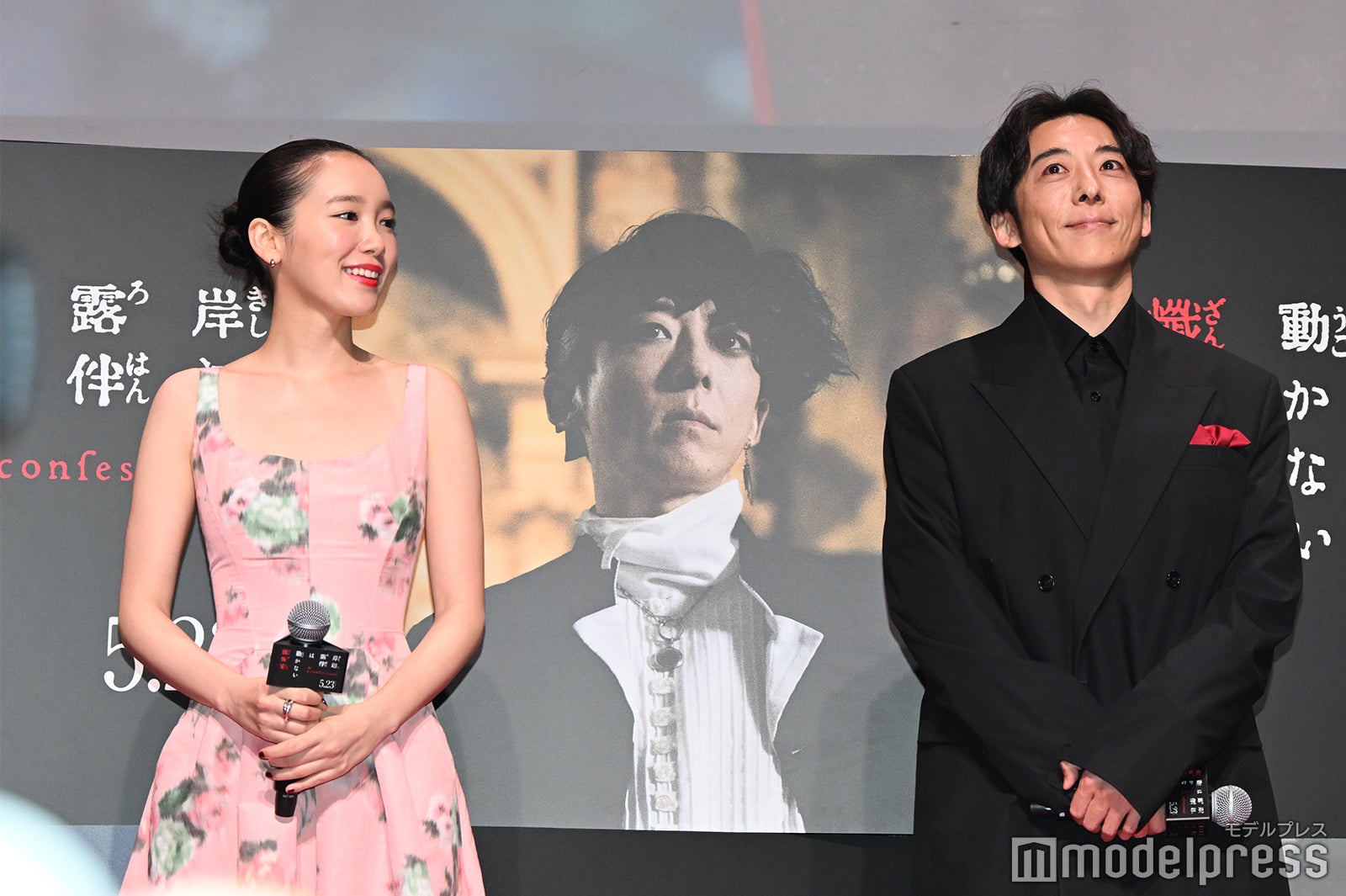 飯豊まりえ、高橋一生（C）モデルプレス