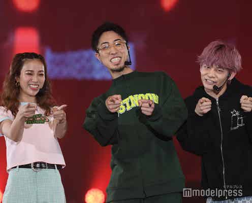 YouTuberジュキヤ、有観客イベント初出演で中町兄妹とはしゃぐ「下町上町中町です」ポーズも披露<札幌コレクション 2022 S/S>