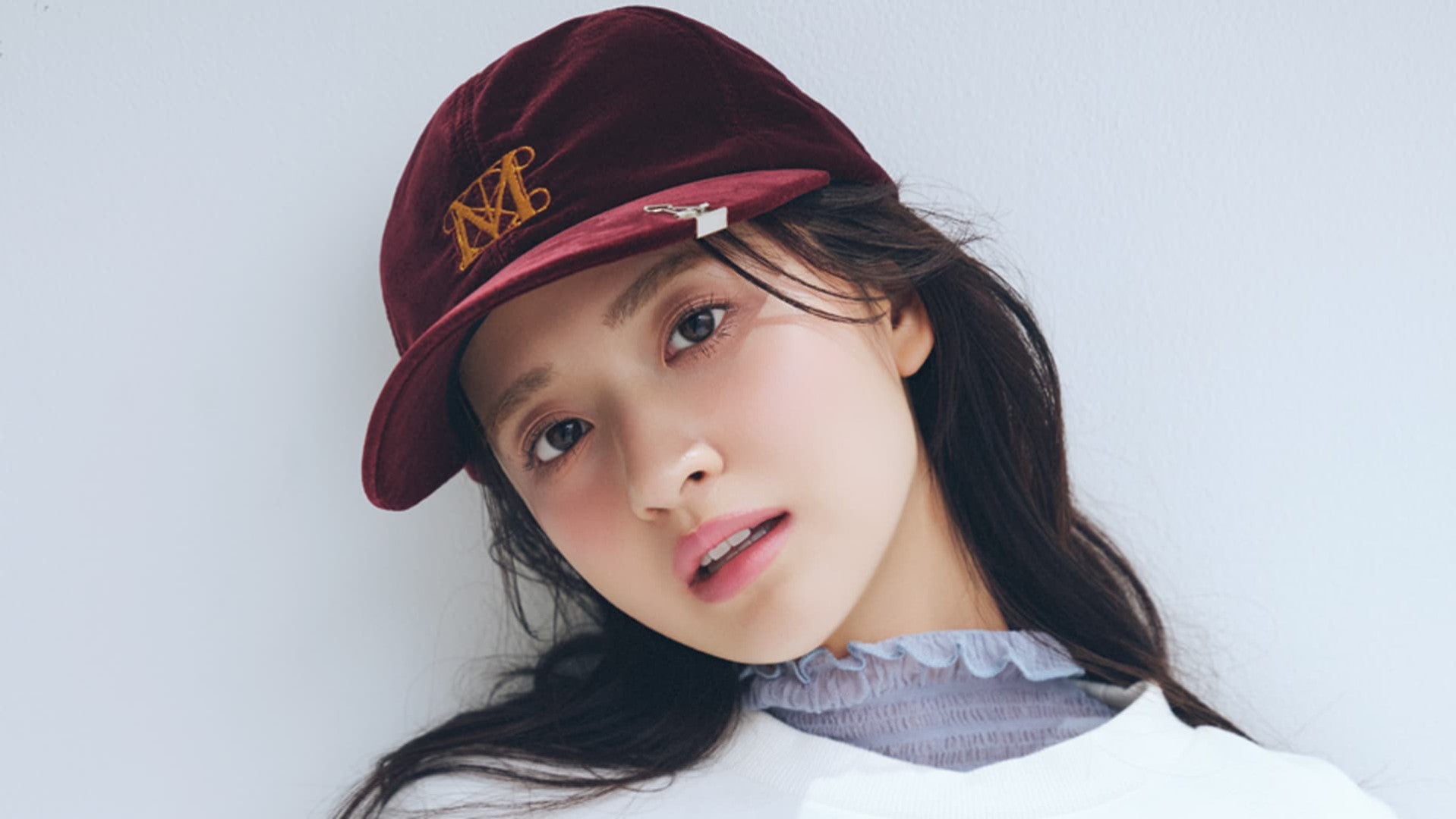 白T感覚で仕込むのが正解♡ スエットコーデが即あか抜ける【シアーインナー】って？