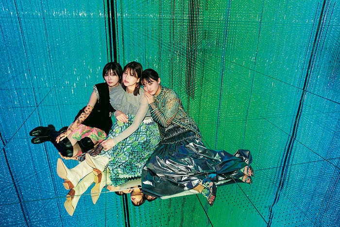 藤吉夏鈴、渡邉理佐、山崎天(C)柴田フミコ/集英社