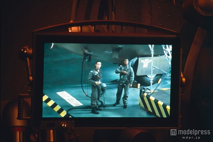 フライトを担当するキャプテン・デイビスとキャプテン・スコット(C)Disney