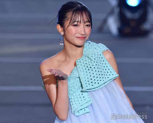 Girls2小川桜花、投げキス披露 爽やかミニドレスをワンショルで着こなし<TGC フェス 山梨 2022>