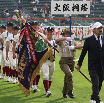 大阪桐蔭・黒川主将 優勝旗は「重かったですね」 昨年は春夏とも甲子園に出られず先輩の思いも背負う「ありがとうございましたと伝えたい」