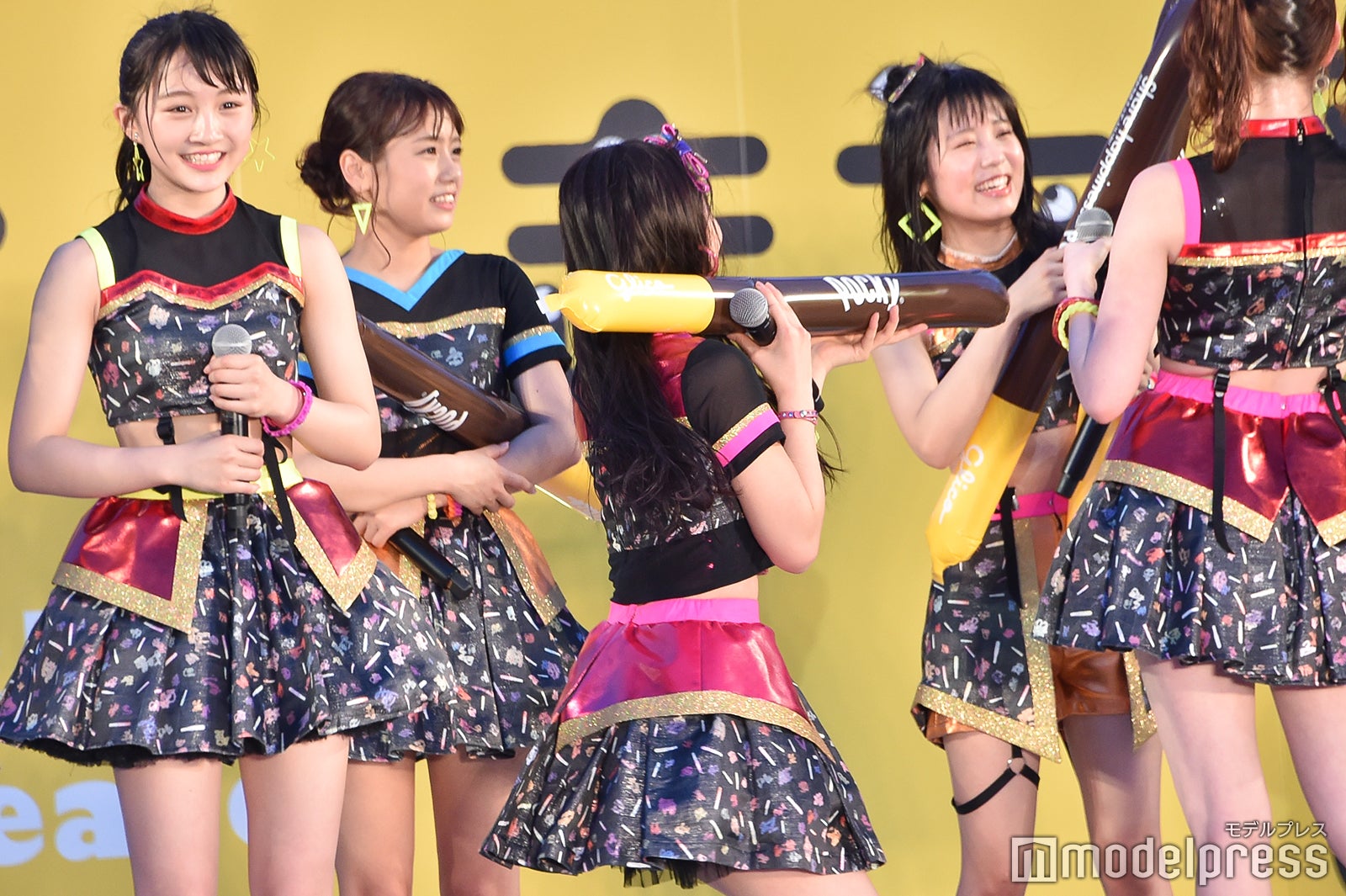 メンバーを撃ったり （C）モデルプレス