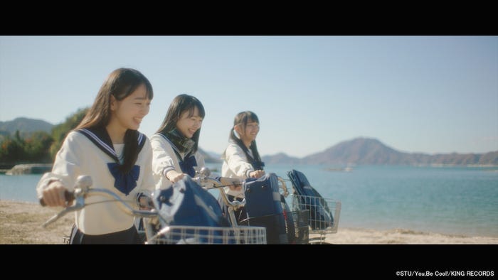 STU48「暗闇」MVより(C)STU/You,Be Cool!/KING RECORDS