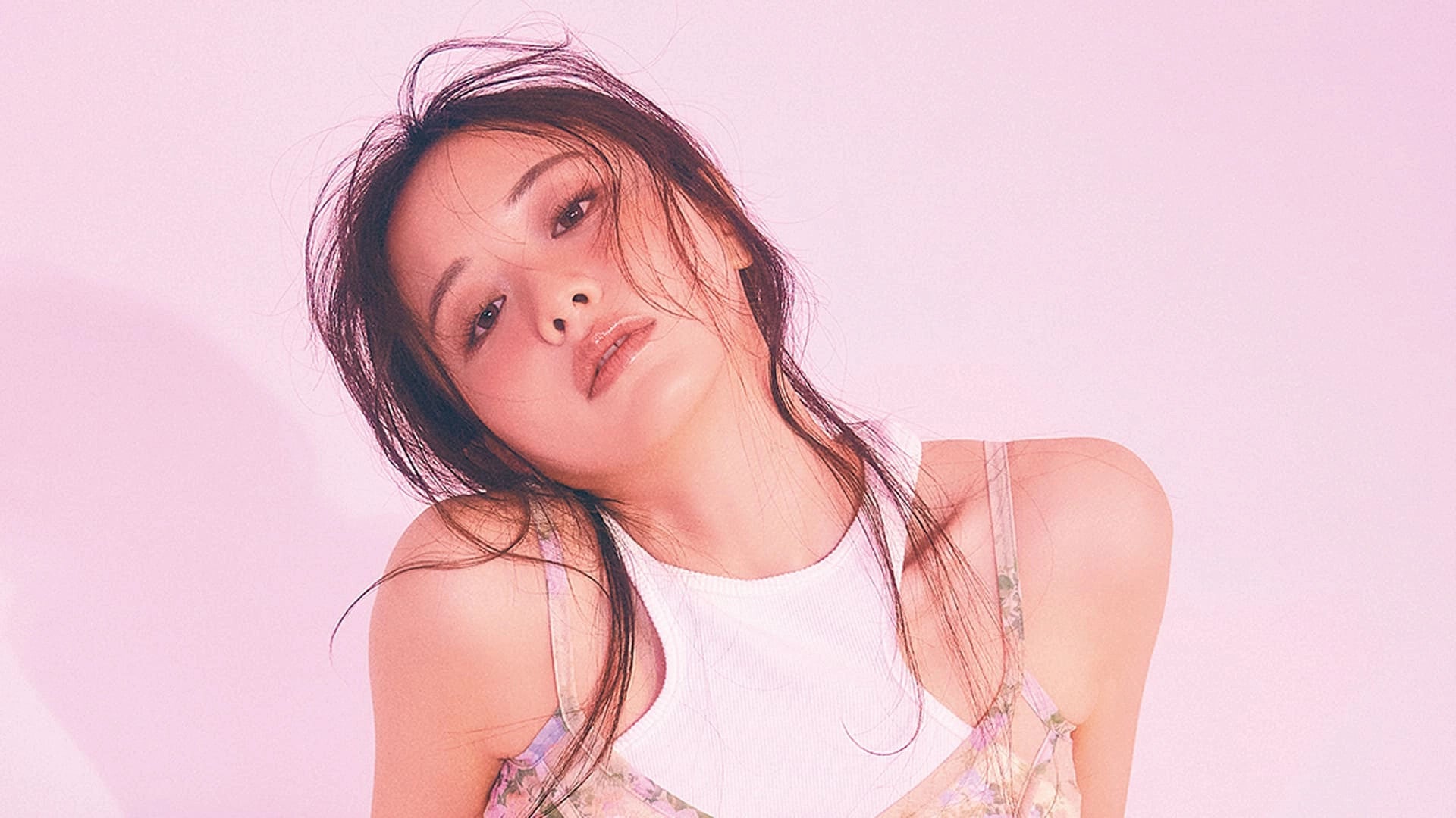 鎖骨見せのとっておきテクは必見！【森香澄】が語る「ランジェリー風ビスチエ」の魅力って？