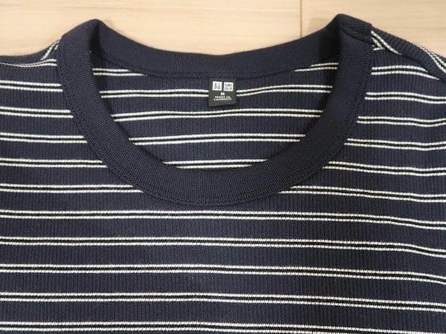 首もとが詰まっていて、ルーズに見えないのも大人向けなポイント