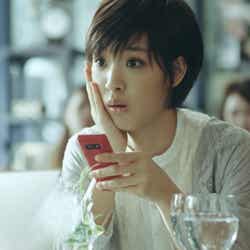 剛力彩芽/新CM「auスマートパス アプリ取り放題」篇より