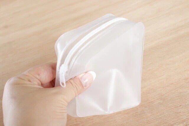 ダイソーの無印激似のお買い得品 無印そっくりなダイソーの角型ポーチ