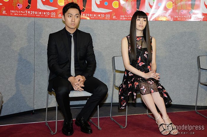 (左から)渡辺大、栗山千明