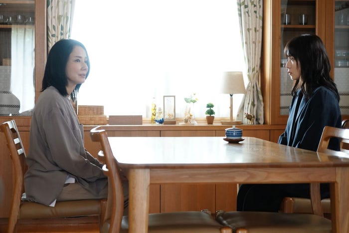 吉田羊、松岡茉優「最高の教師 1年後、私は生徒に■された」第8話より(C)日本テレビ