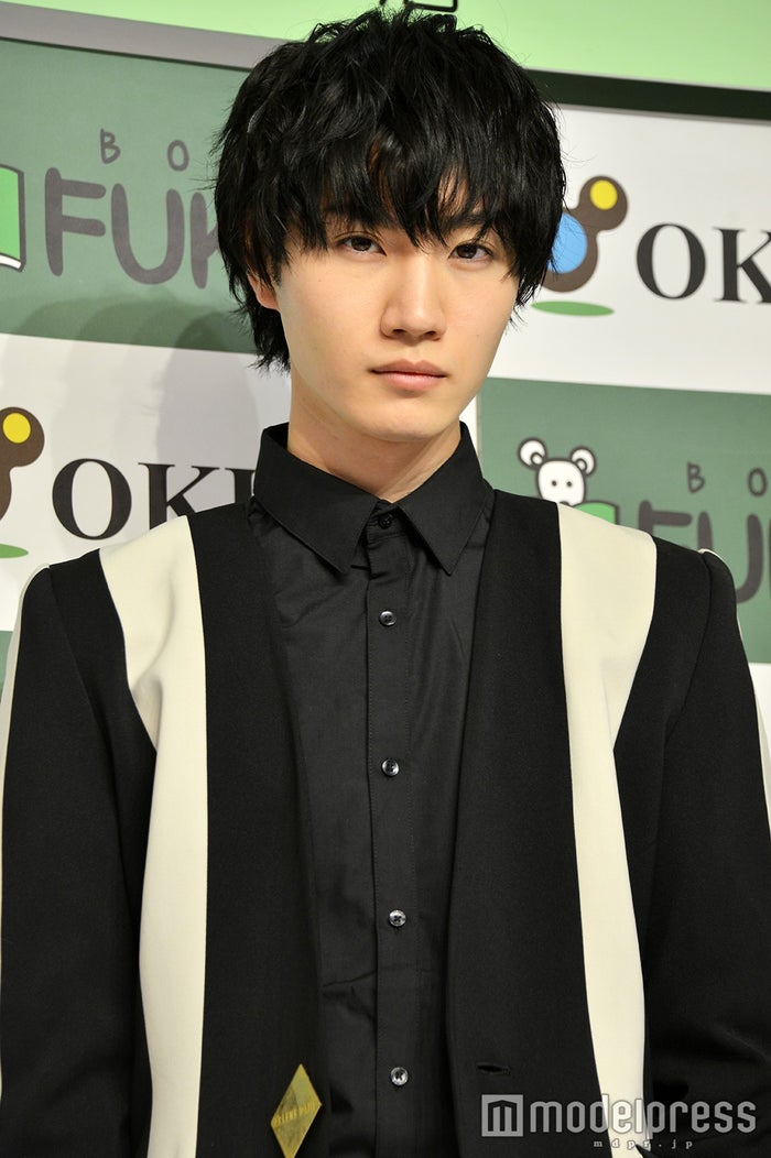 桜田通の リアルな素顔 をとことん 美容院のシャンプータイム お風呂ショットも 自然に笑えてる モデルプレス