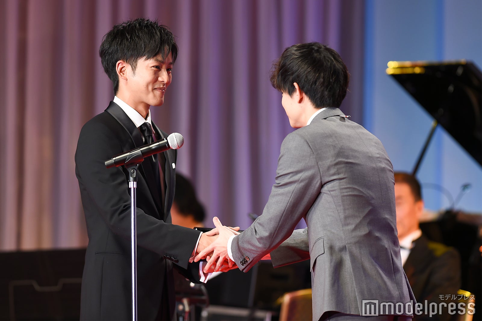 松坂桃李、菅田将暉（C）モデルプレス