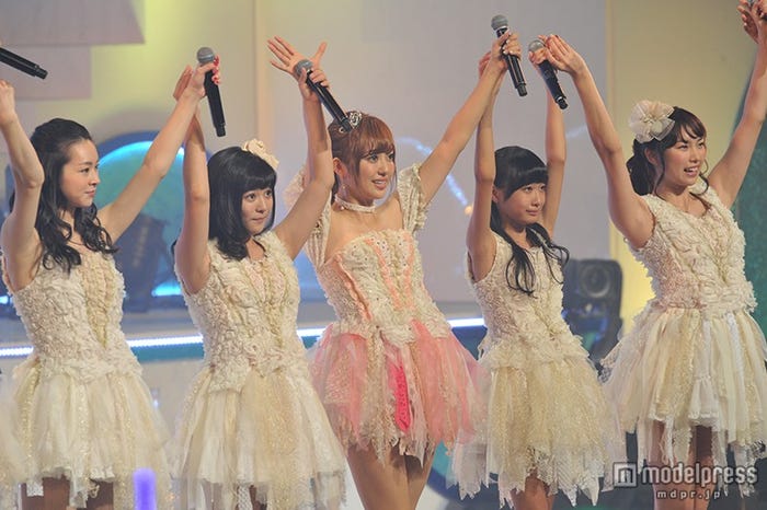 アイドリング!!!菊地亜美(中央)