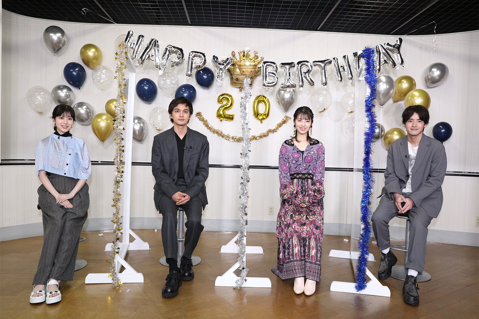 福本莉子、北村匠海、浜辺美波、赤楚衛二（C）2020「思い、思われ、ふり、ふられ」製作委員会（C）咲坂伊緒／集英社