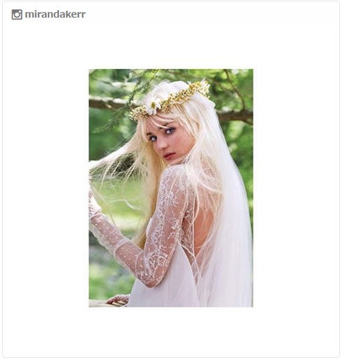 ミランダ・カー、“幻想的”ブロンドヘアでイメージ一新　「美しすぎる」「まるで天使」と話題に