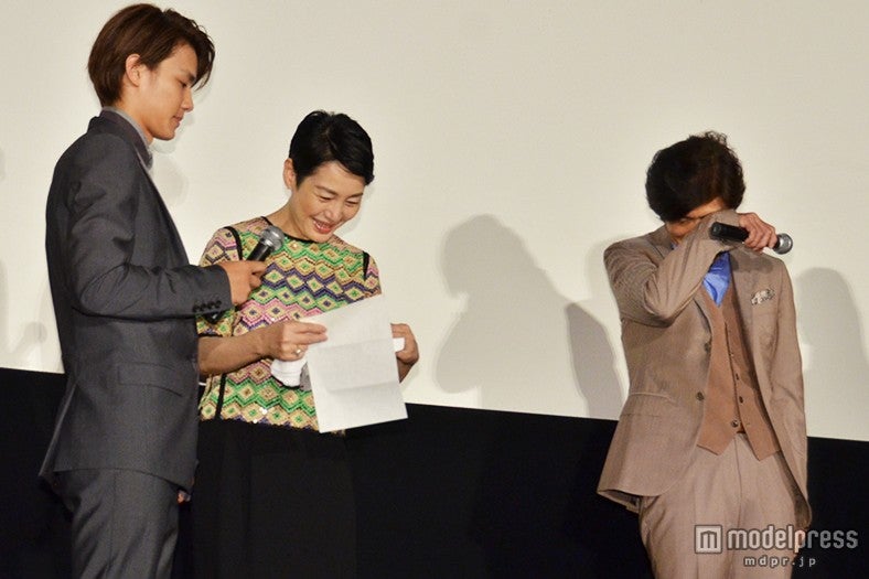 佐藤浩市、妻からのサプライズレターに男泣き