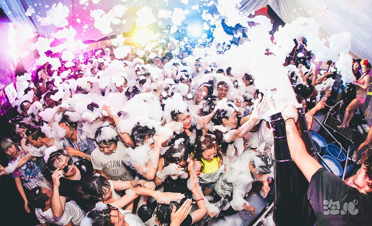 泡パ、2017年はGWから毎月開催 “泡開き”はイビサ島の大物DJも来日<日程発表>