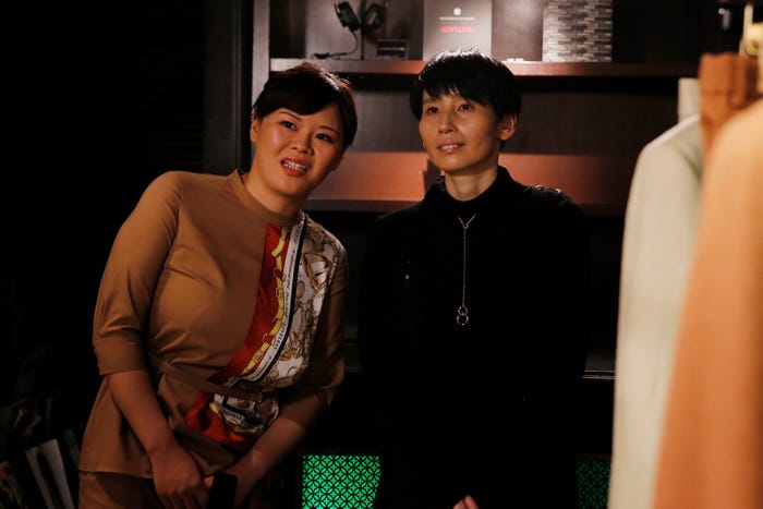 箕輪はるか(右)(C)テレビ朝日