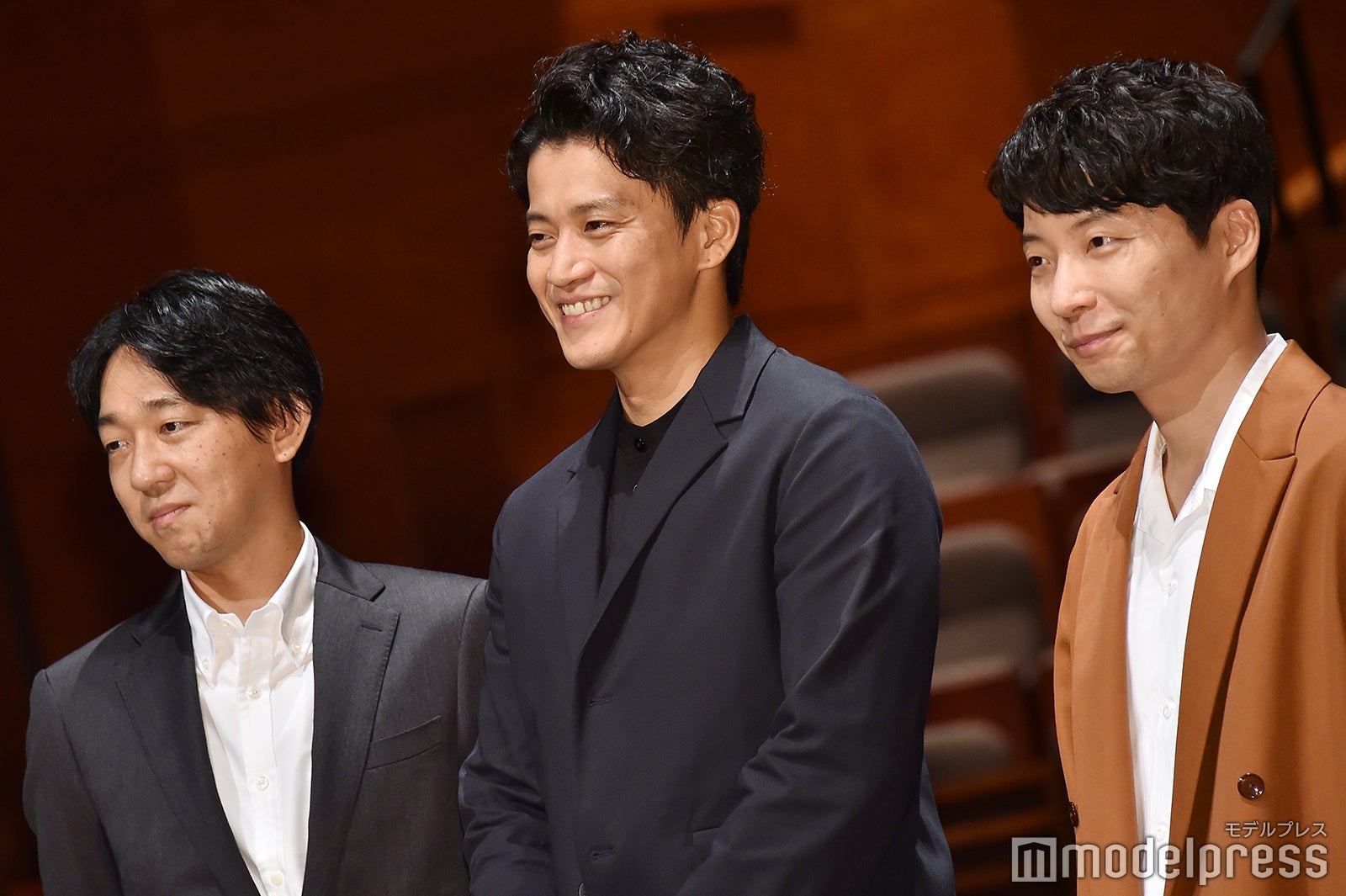 塩田武士、小栗旬、星野源（C）モデルプレス