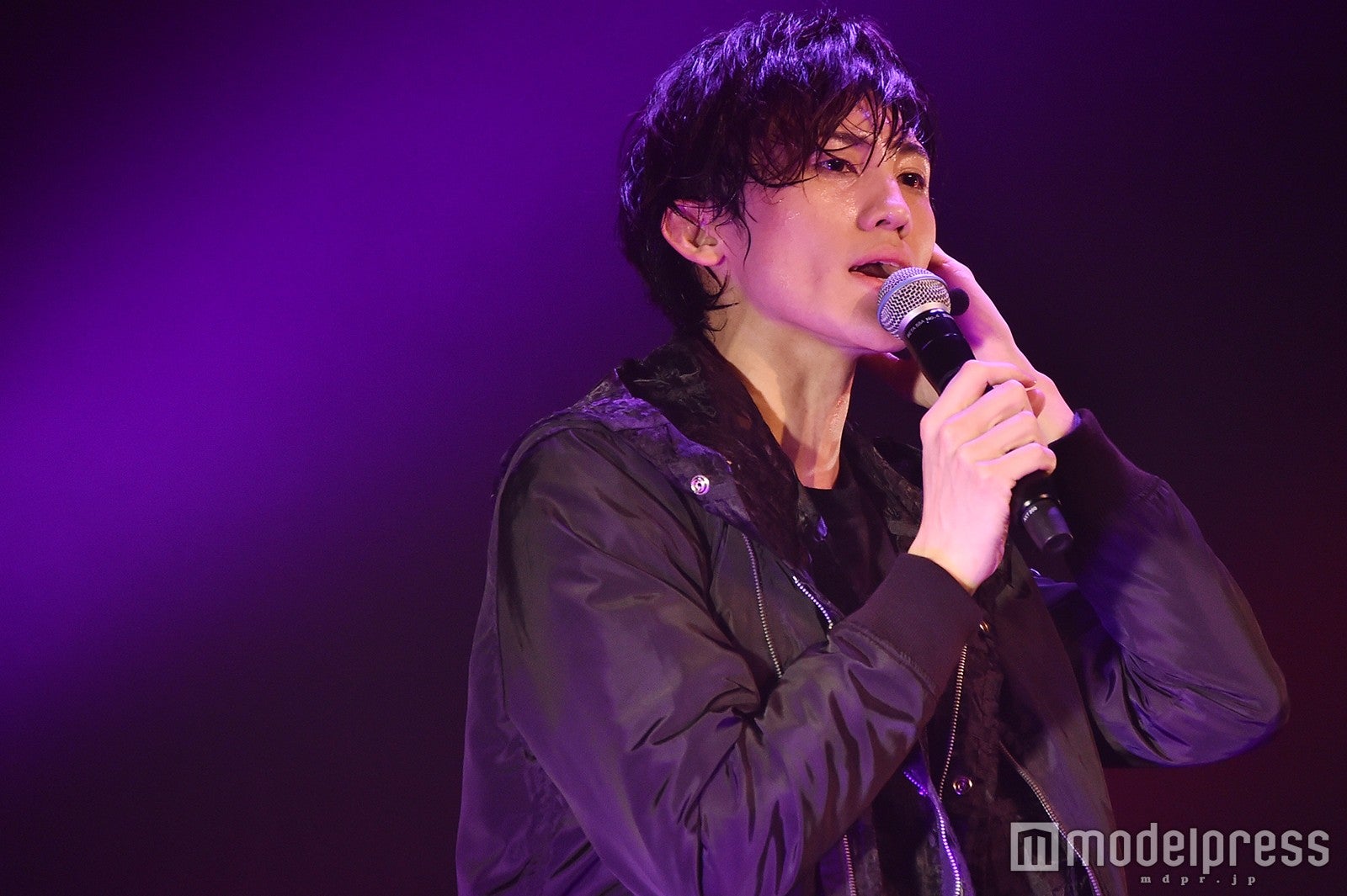 「THRILL」を歌う植原卓也 （C）モデルプレス